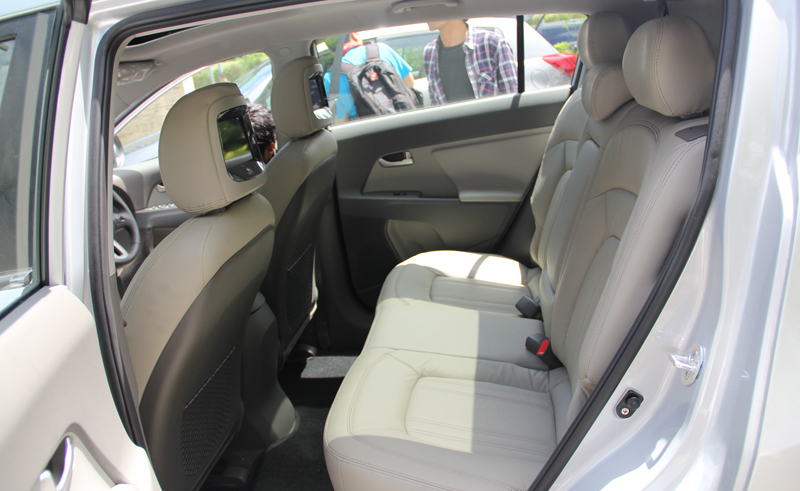 Kia, Kia Sportage Facelift Rear seat: 2014 KIA Sportage Facelift Indonesia Diluncurkan