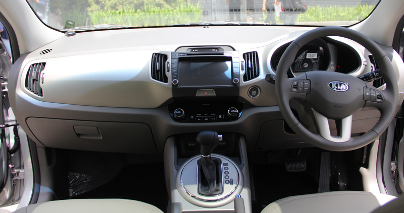Kia, Kia Sportage Facelift interior: 2014 KIA Sportage Facelift Indonesia Diluncurkan