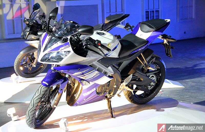 Motor Baru, Yamaha R15 Striping biru putih: Yamaha R15 Akhirnya Diluncurkan di Indonesia