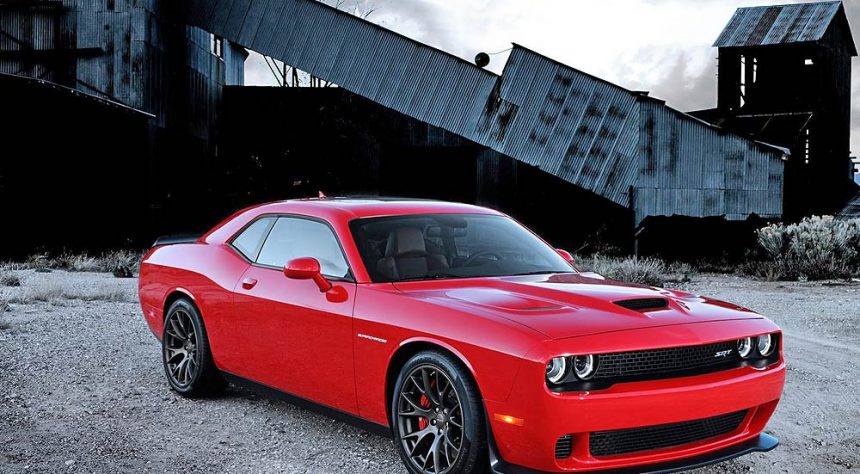 2015 Dodge Challenger SRT Tenaganya Lebih Dari 600 Hp