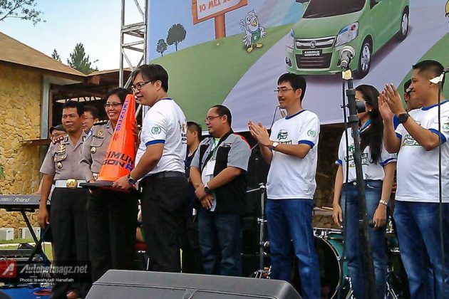 Suzuki Indonesia sumbang 500 cone kepada Polda Metro Jaya di acar Jalan Jalan Karimun Wagon R