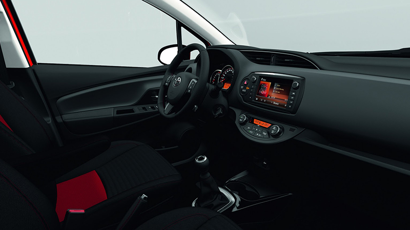 International, Toyota Yaris 2015 interior: 2015 New Toyota Yaris Facelift versi Eropa : Bagusan Mana Sama Punya Indonesia?