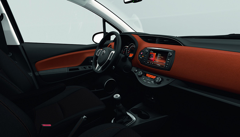 International, Toyota Yaris interior 2015: 2015 New Toyota Yaris Facelift versi Eropa : Bagusan Mana Sama Punya Indonesia?