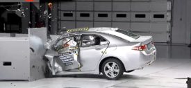 Gini Nih Cara IIHS Mengabadikan Momen Crash Test