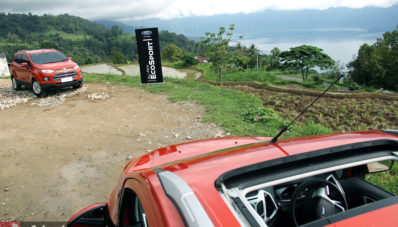 Menguji Kemampuan Ford EcoSport di Kelok 44 Sumatera Barat Menguji Kemampuan Ford EcoSport di Kelok 44 Sumatera Barat