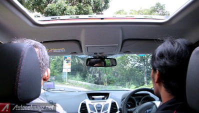 Menguji Kemampuan Ford EcoSport di Kelok 44 Sumatera Barat Menguji Kemampuan Ford EcoSport di Kelok 44 Sumatera Barat