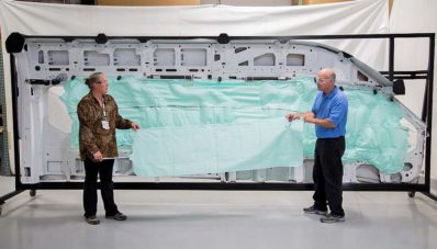 Airbag Tirai Terbesar dari Ford Airbag Tirai Terbesar dari Ford