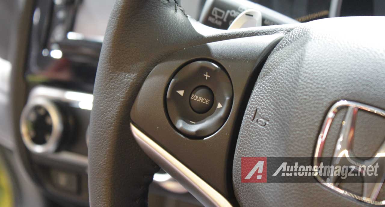 Honda, Beli-Tombol-Audio-Setir-Honda-Jazz: First Impression Review Honda Jazz RS 2014 by AutonetMagz