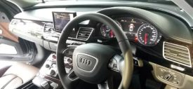 Tombol Entertainment System Audi A8 di jok belakang