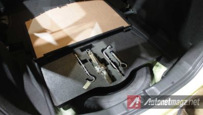 First Impression Review Honda Jazz RS 2014 by AutonetMagz