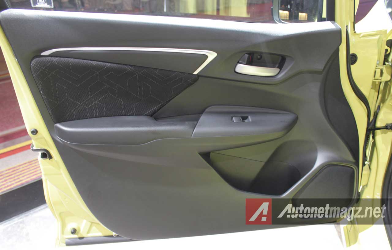 Honda, Door-Trim-Honda-Jazz-2014: First Impression Review Honda Jazz RS 2014 by AutonetMagz