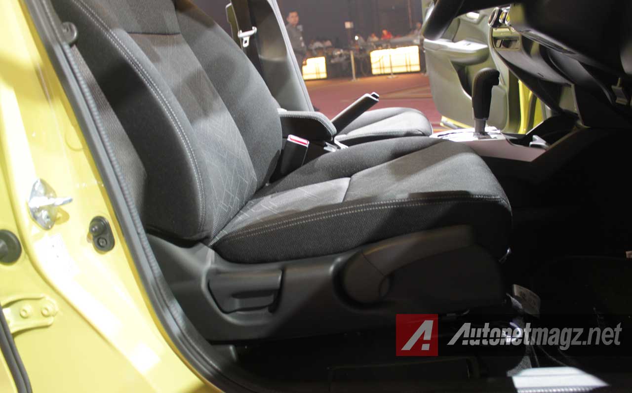 Honda, Honda-Jazz-Seating-Position: First Impression Review Honda Jazz RS 2014 by AutonetMagz