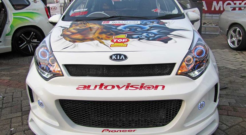 Modif KIA Rio 3 Hari Nonstop Pecahkan Rekor MURI Modif KIA Rio 3 Hari Nonstop Pecahkan Rekor MURI