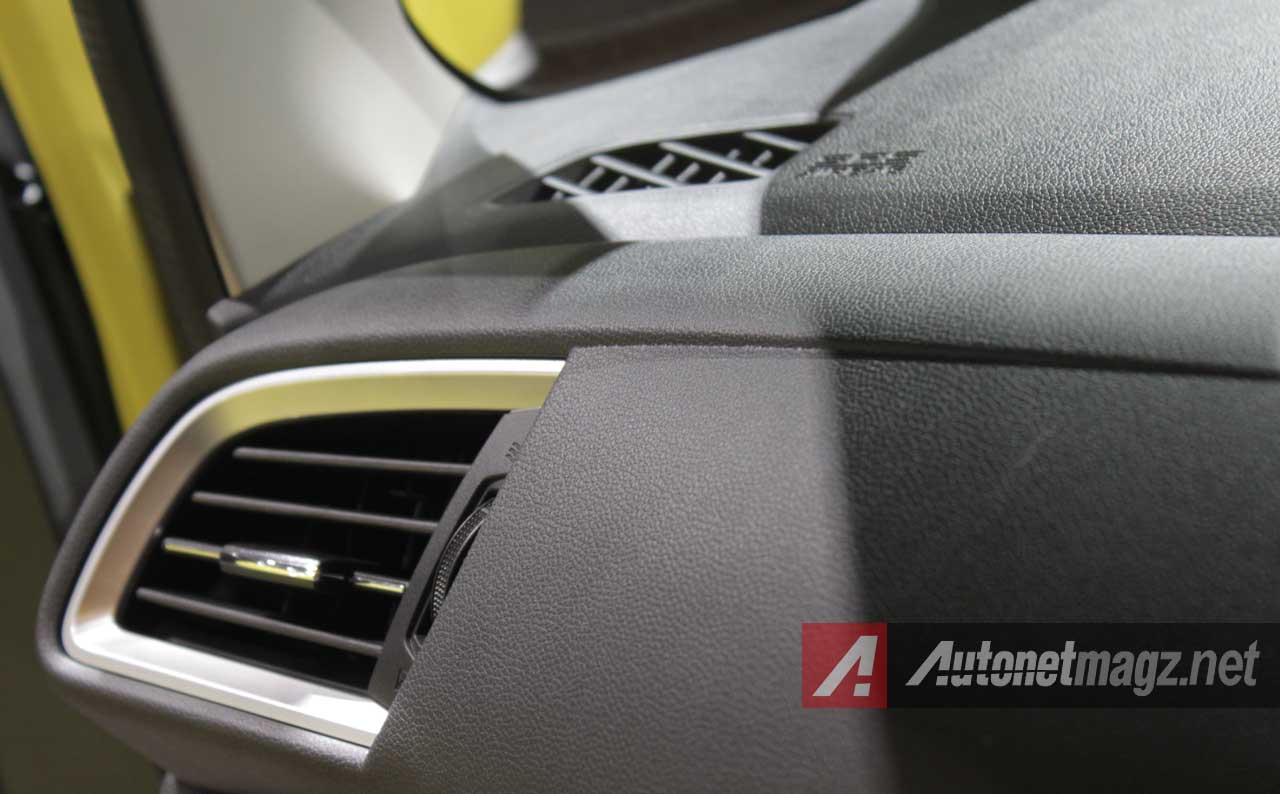 Honda, Kualitas-Interior-Honda-Jazz-Baru: First Impression Review Honda Jazz RS 2014 by AutonetMagz