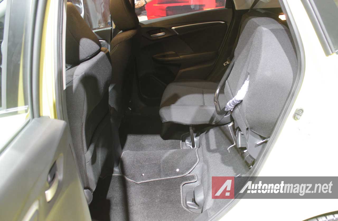 Honda, Kursi-Belakang-Honda-Jazz: First Impression Review Honda Jazz RS 2014 by AutonetMagz