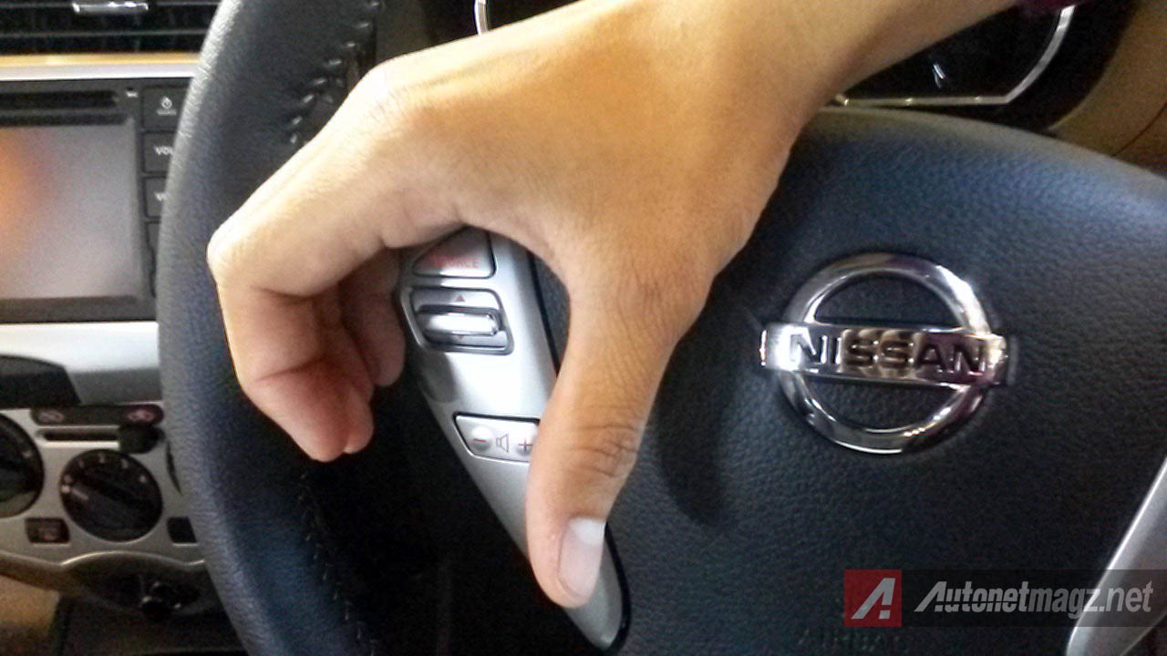 Mobil Baru, Lampu Steering Switch Control Grand Livina Autech nyala: First Impression Review Nissan Grand Livina Autech 2014