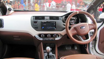 Modif KIA Rio 3 Hari Nonstop Pecahkan Rekor MURI Modif KIA Rio 3 Hari Nonstop Pecahkan Rekor MURI