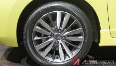 First Impression Review Honda Jazz RS 2014 by AutonetMagz