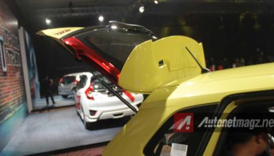 First Impression Review Honda Jazz RS 2014 by AutonetMagz