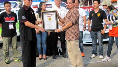 Modif KIA Rio 3 Hari Nonstop Pecahkan Rekor MURI Modif KIA Rio 3 Hari Nonstop Pecahkan Rekor MURI