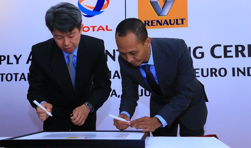 Total Oil Menjadi Oli Resmi Renault Indonesia Selama 5 Tahun ke Depan! Total Oil Menjadi Oli Resmi Renault Indonesia Selama 5 Tahun ke Depan!