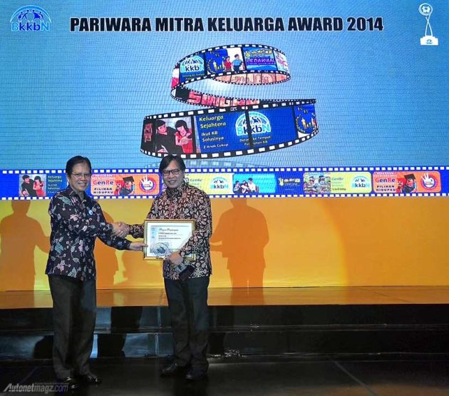 Suzuki Indomobil Sales Indonesia menerima penghargaan Pariwara Mitra Keluarga Award 2014