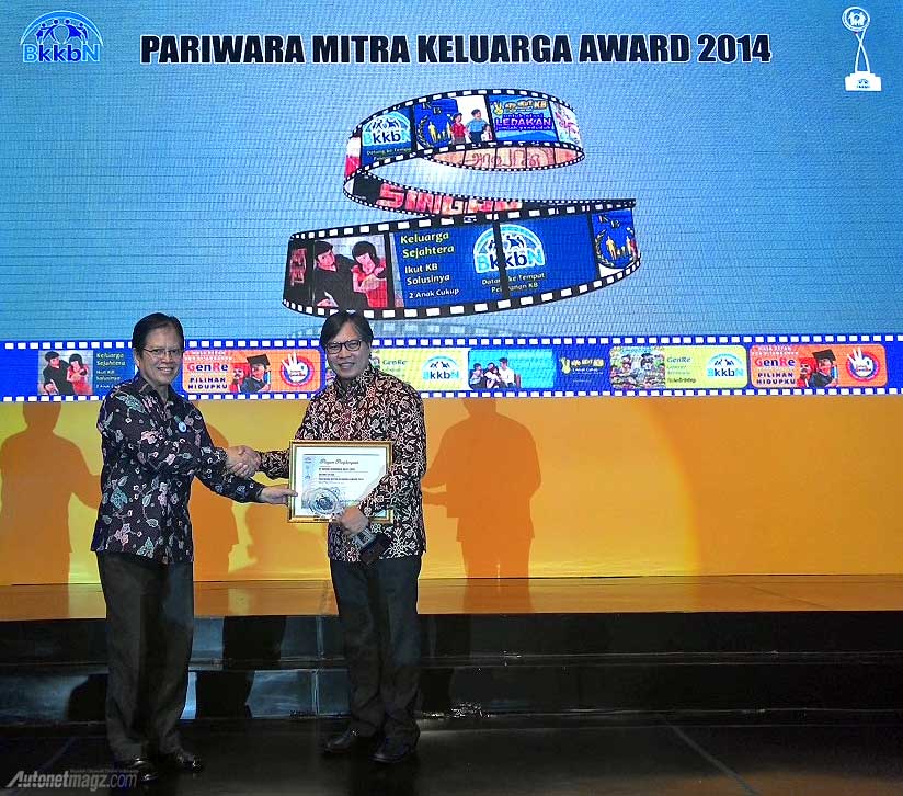 Nasional, Suzuki Indomobil Sales Indonesia menerima penghargaan Pariwara Mitra Keluarga Award 2014: Suzuki Ertiga Mendapat Penghargaan ‘Pariwara Mitra Keluarga Award 2014’ dari BKKBN