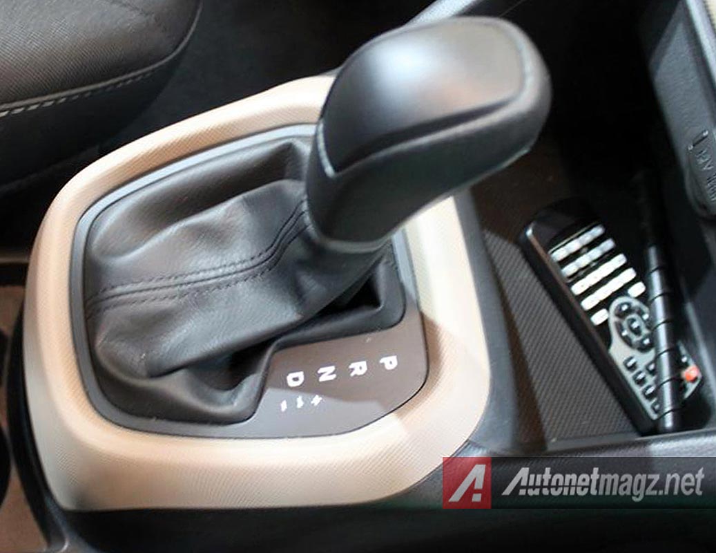 Hyundai, Transmisi automatic shiftronic Hyundai Grand i10: First Impression Review Hyundai Grand i10 Indonesia