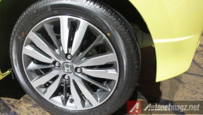 First Impression Review Honda Jazz RS 2014 by AutonetMagz