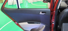 Ruang kaki di kabin Hyundai Grand i10 legroom