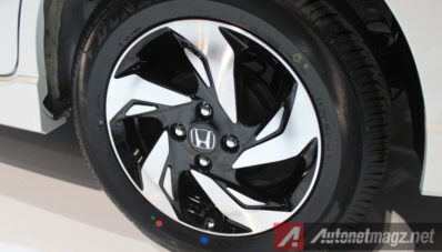 First Impression Review Honda Mobilio RS by AutonetMagz 