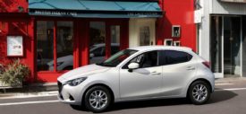 2015-Mazda-2-Interior-Full-Spec