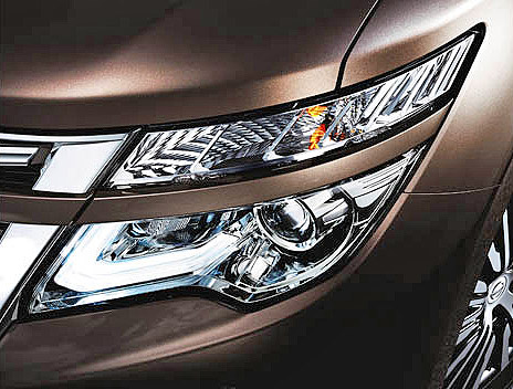 Mobil Baru, Detail lampu headlamp Nissan Elgrand High Way Star 2015: New Nissan Elgrand High Way Star Resmi Diluncurkan