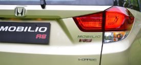 Wooden panel pada head unit touchscreen Honda Mobilio RS diesel