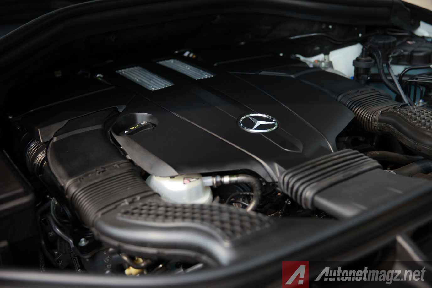 Berita, Engine-Mercedes-Benz-ML-400: Mercedes-Benz ML 400 Resmi Diluncurkan Mercedes-Benz Indonesia