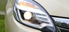Wooden panel pada head unit touchscreen Honda Mobilio RS diesel