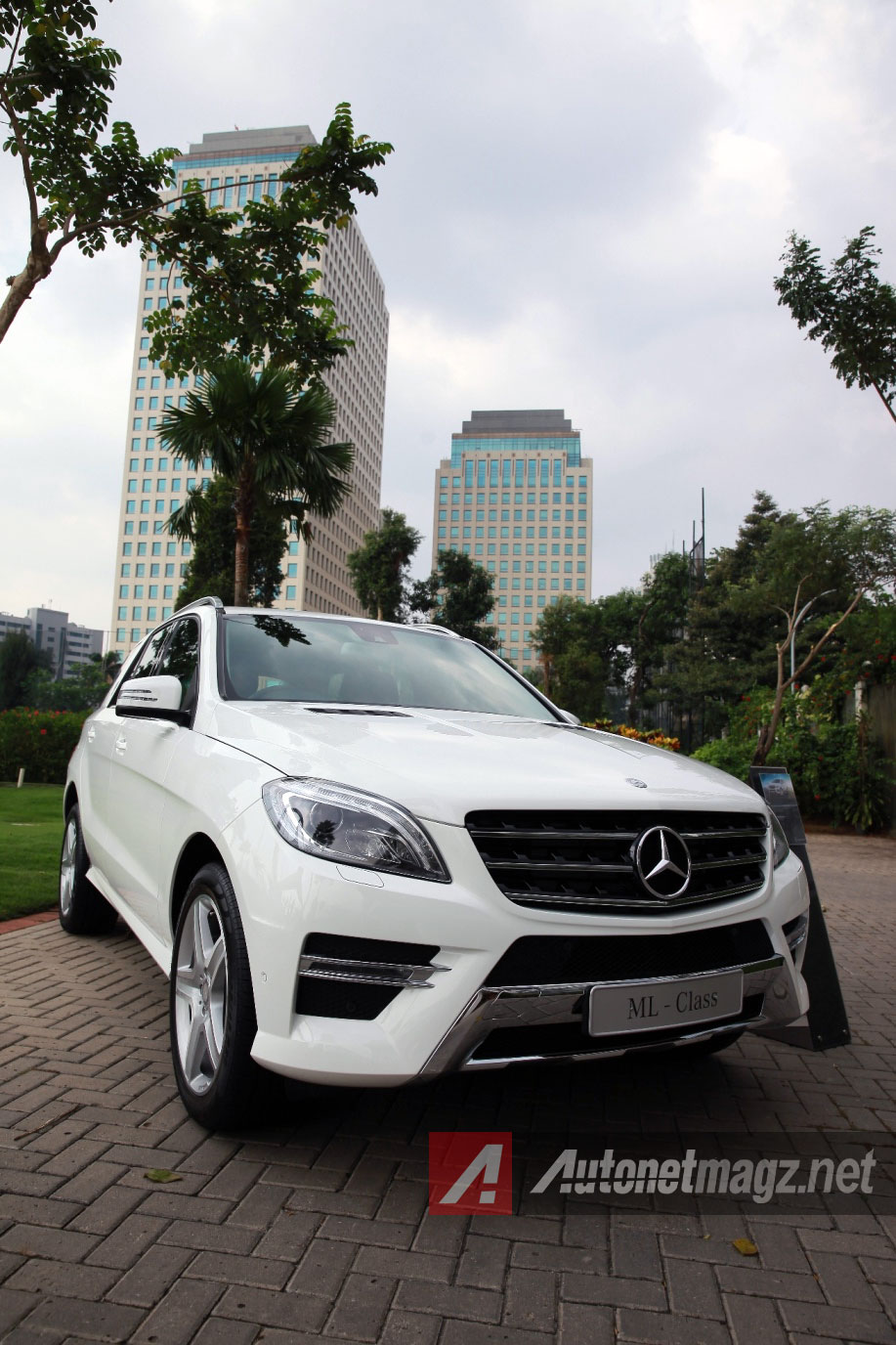 Berita, Mercedes-Benz-ML-400: Mercedes-Benz ML 400 Resmi Diluncurkan Mercedes-Benz Indonesia