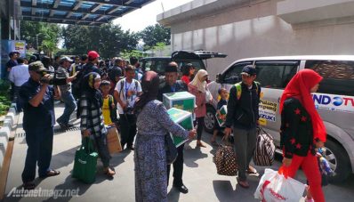 Suzuki Berangkatkan 10 Keluarga Mudik Pakai APV Gratis! Suzuki Berangkatkan 10 Keluarga Mudik Pakai APV Gratis!