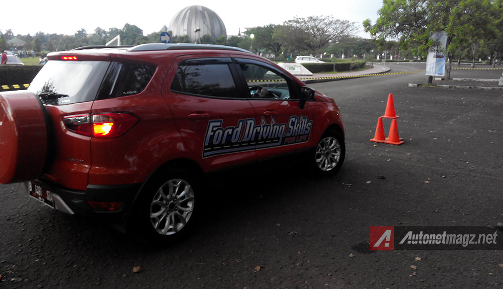 Berita, Tes-Parkir-Pararel: Kampanye Safety Driving ala Ford Kembali Digelar