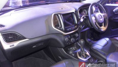 Jeep Cherokee Terbaru Diluncurkan di Indonesia Jeep Cherokee Terbaru Diluncurkan di Indonesia