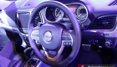 Jeep Cherokee Terbaru Diluncurkan di Indonesia Jeep Cherokee Terbaru Diluncurkan di Indonesia