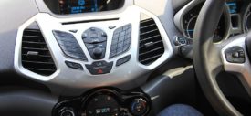 Tombol pengaturan AC mobil Ford EcoSport
