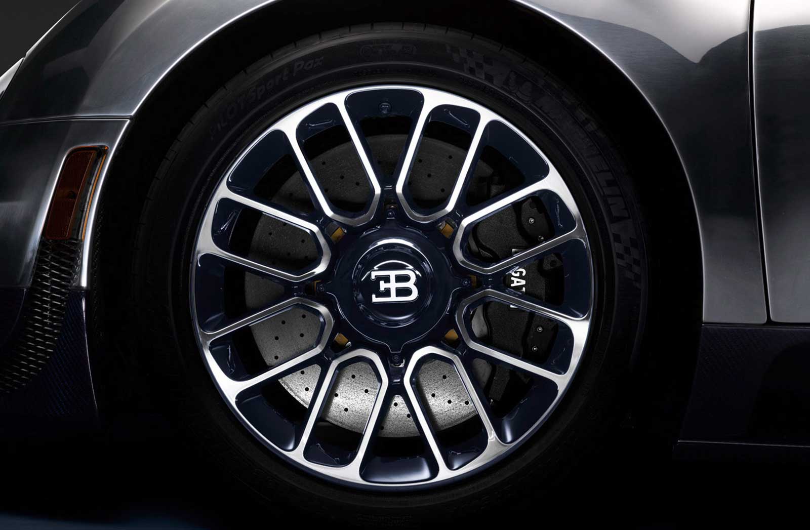 Bugatti, Bugatti-Veyron-Ettore-Bugatti-Edition-Rims: Nama “Ettore Bugatti” Digunakan Sebagai Nama Terakhir Bugatti Veyron