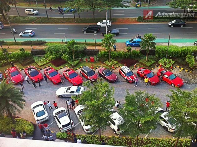 Coverage-Merdeka-Run-Red-and-White-Cars