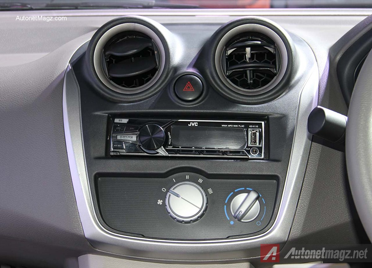 Datsun, Dashboard-Datsun-GO-Panca-Sedan: First Impression Review Datsun GO Panca Hatchback 5 Seater