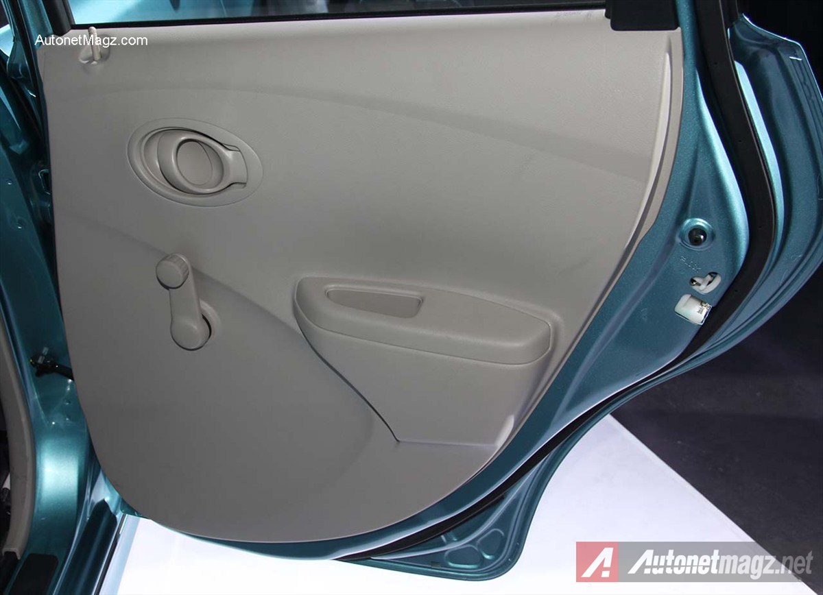 Datsun, Door-Trim-Datsun-GO-Panca: First Impression Review Datsun GO Panca Hatchback 5 Seater