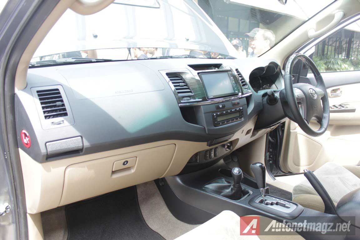 Mobil Baru, Interior-Toyota-Fortuner: Toyota Fortuner Diesel 4×4 Hadir di Indonesia