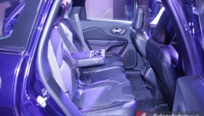 Jeep Cherokee Terbaru Diluncurkan di Indonesia Jeep Cherokee Terbaru Diluncurkan di Indonesia