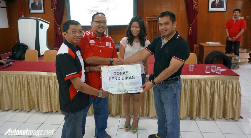 Toyota Indonesia bersama Velozity Berikan Edukasi Safety Driving kepada Siswa SMU Toyota Indonesia bersama Velozity Berikan Edukasi Safety Driving kepada Siswa SMU