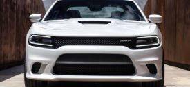 Mobil sedan paling kencang di dunia Dodge Charger SRT Hellcat